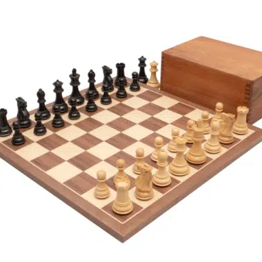 Competition Set Schachbrett aus Nussbaum- und Ahornholz, Schachspiel aus Buchsbaumholz & Aufbewahrungskiste aus vergoldetem Rosenholz
