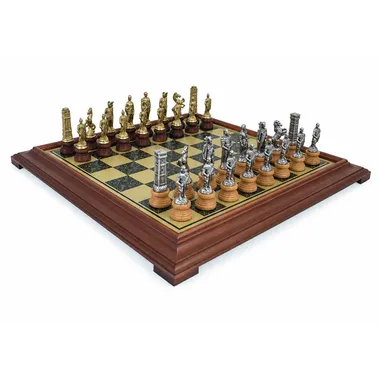 Komplettes Schachset Römer vs Barbaren II auf Schachbrett aus massivem Holz