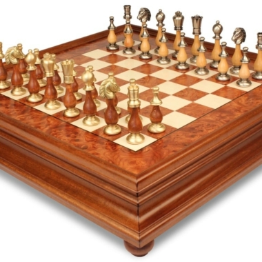 Alternative view of Orientalisches Orm-Holz-Schachbrett mit Fuß und Aufbewahrungsschublade & Schachspiel aus massivem Holz und Messing