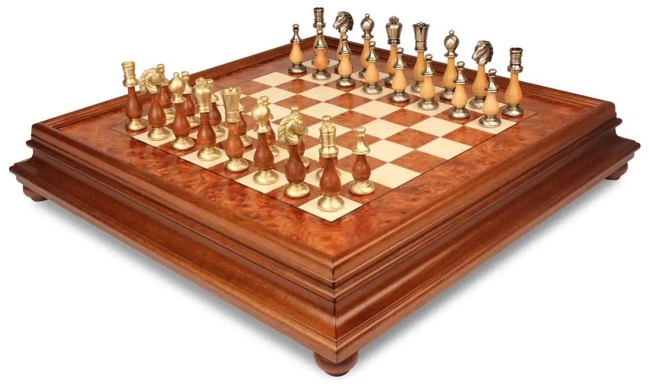Orientalisches Ulmenholz-Schachbrett mit Fuß und Aufbewahrungsschublade & Schachspiel aus massivem Holz und Messing – Bild 2