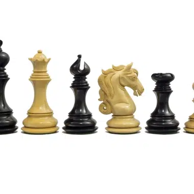 Schachspiel Cavalerie aus Ebenholz und Buchsbaum, Figuren nebeneinander