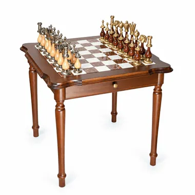 Spieltisch aus Holz mit Alabaster-Schachbrett und Figuren aus massivem Messing