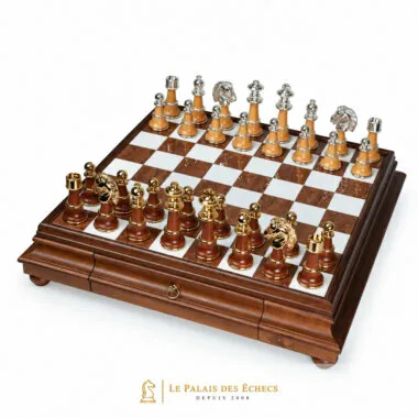 Schachset Staunton XL III von der anderen Seite mit Figuren aus goldenem und silbernem Messing