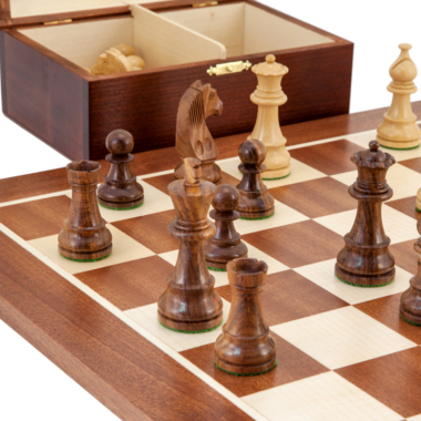Ensemble Grand Championship Echiquier en Bois d'Erable et Acajou, Jeu d'Echecs en Bois de Rose & Coffret de Rangement en Bois de Bouleau