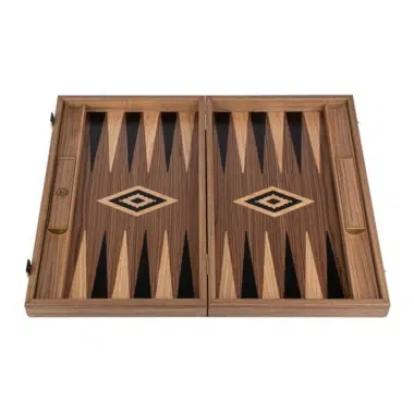 Backgammon aus Nussbaumholz geöffnet, Draufsicht auf das leere Spielbrett