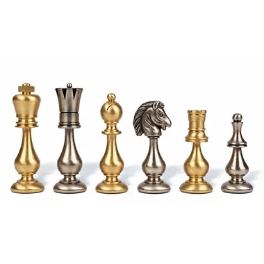 Schachfiguren aus massivem Messing, goldene und silberne Ausführung nebeneinander
