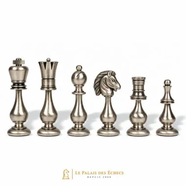 Schachfiguren aus massivem silberfarbenem Messing, Detail des orientalischen Springers