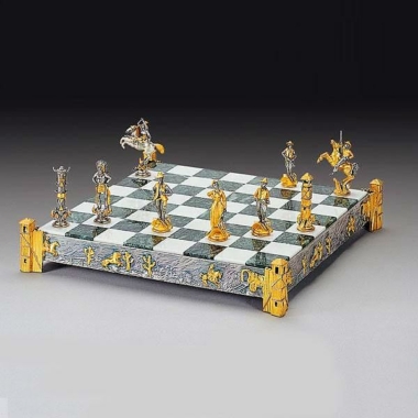 Ensemble "Cow Boy vs Indiens" Echiquier et Jeu d'Echecs en Bronze, Onyx et Or 24 Carats