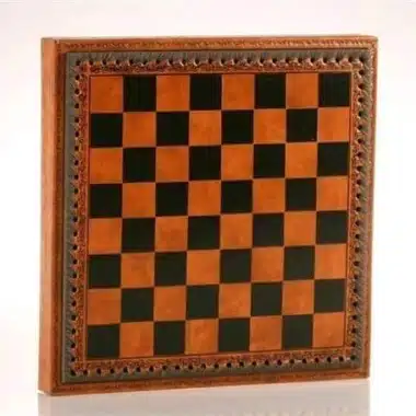 Geschlossene Schachbrett-Box aus Kunstleder, Seitenansicht