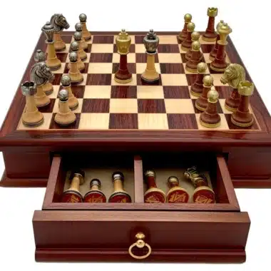 Set Classic XV Schachbrett aus Mahagoni und Ahorn und Schachspiel aus Holz und Metall