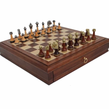 Alternative view of Classic XIV Schachset aus Nussbaumholz und Schachspiel aus Metall und Holz