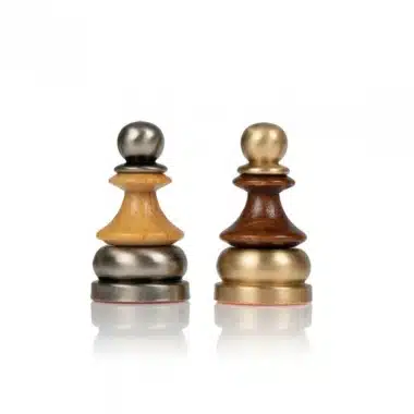 Zwei Bauern aus Holz und massivem Messing, silber- und goldfarben