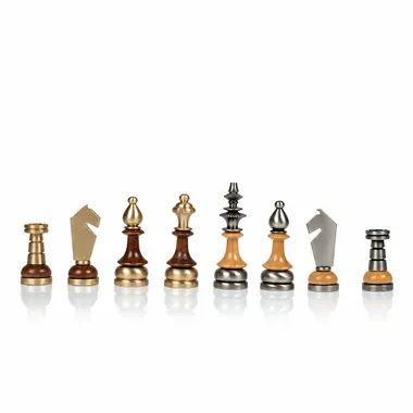 Stilisiertes Schachspiel aus Holz und massivem Messing, alle acht Figuren in Reihe