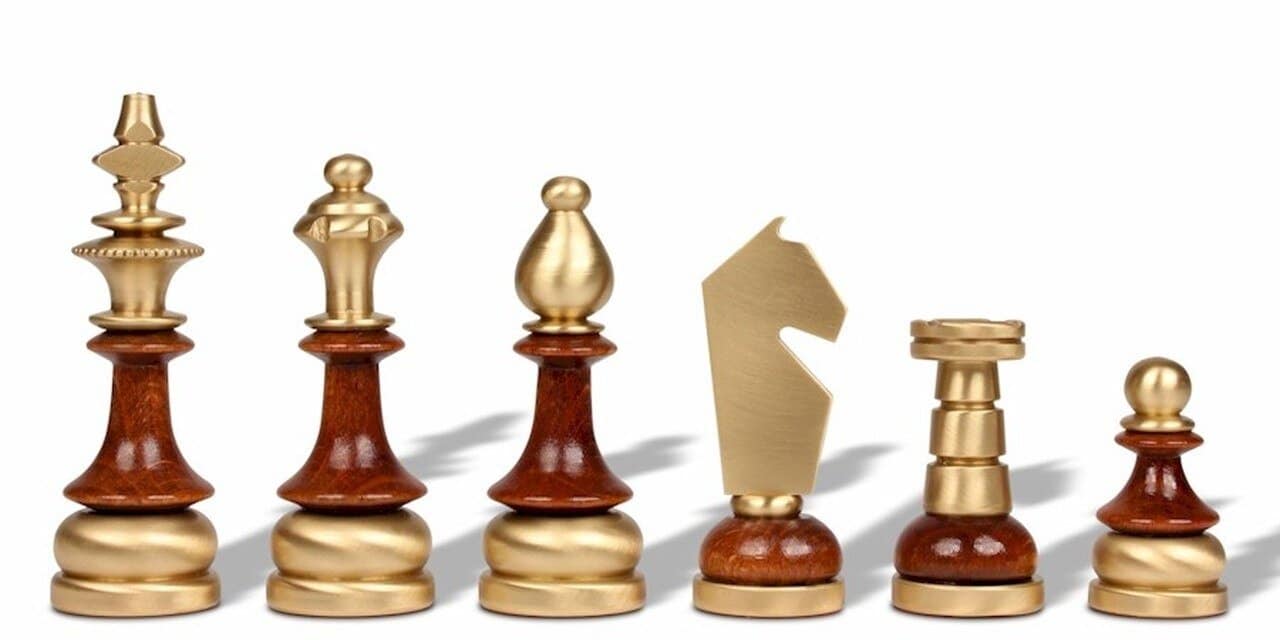 Stylisches Schachspiel aus Massivholz und massivem Messing – Bild 3