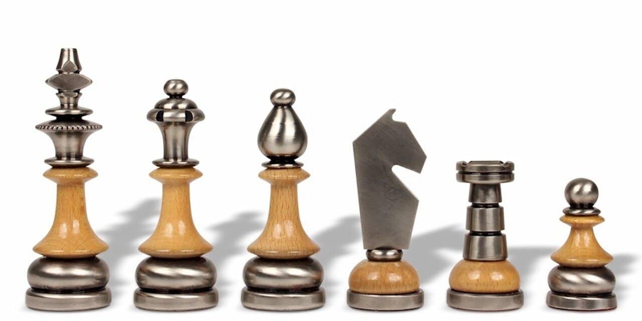 Stylisches Schachspiel aus Massivholz und massivem Messing – Bild 4