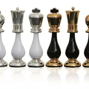 Schwarzes und weißes Schachspiel aus Holz und massivem Messing mit 24 Karat Gold- und Silberbeschichtung