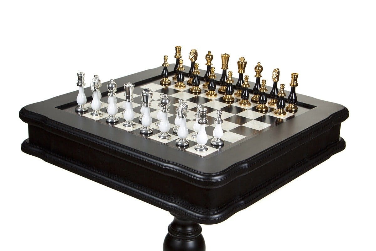 Schachbrett-Tischset in Schwarz und Weiß aus Ulmen- und Heideholz mit Schachspiel – Bild 2