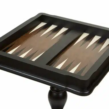 Backgammon-Spielfeld aus Holzintarsien, in den Schachtisch integriert