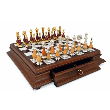 Set "Large Oriental" Schachbrett auf Massivholzfuß und Toskanischer Alabasterplatte mit Aufbewahrungsschublade & Schachspiel aus Holz und Messing mit Gold- und Silberbeschichtung