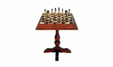 Set "Staunton XL" Schachbretttisch aus Heidekrautwurzel und Schachspiele aus Holz und massivem Messing