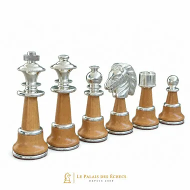 Schachfiguren aus Holz und versilbertem Messing, Detailansicht der Reihe