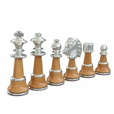 Schachfiguren aus Holz und versilbertem Messing, komplette Reihe