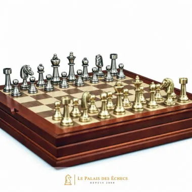 Komplettes Staunton-Schachset mit Holzschachbrett und goldenen und silbernen Messingfiguren