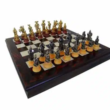Set "Lanzichenecchi" Schachbrett aus Nussbaum- und Ahornholz & Schachspiel aus Metall und Massivholz