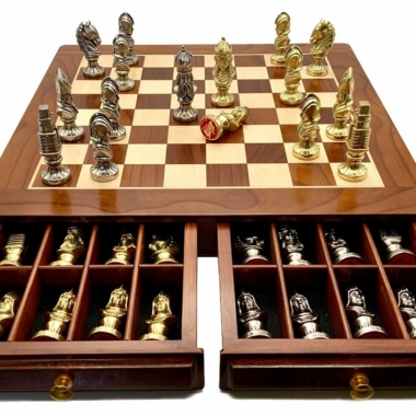 Alternative view of Medieval IV Schachset aus Ahornholz & Metall-Schachspiel