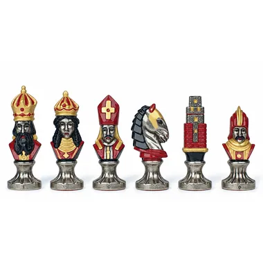 Detailansicht der Medieval II Figuren in Silber- und Rottönen auf runden Sockeln