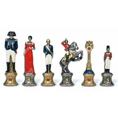 Napoleon-Schachfiguren aus bemaltem Metall, detaillierte Militärfiguren aufgereiht