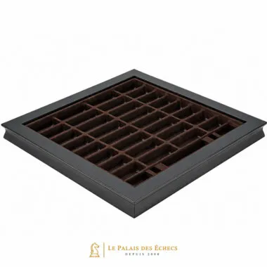 Leere Aufbewahrungsbox mit Fächern für die Figuren aus massivem Metall