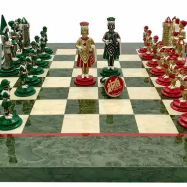 Alternative view of Camelot König Artus V Schachbrett aus Olive Ahornholz & handbemaltes Schachspiel aus Massivmetall