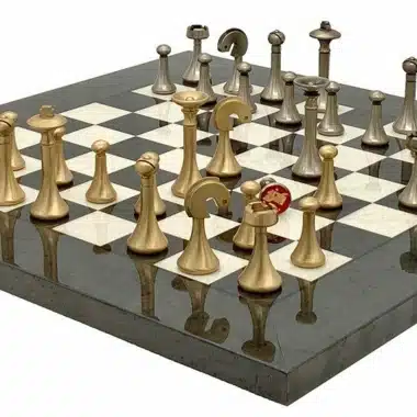 Alternative view of Zeitgenössisches graues Set aus Ahornholzschachbrett & Schachspiel aus massivem Messing