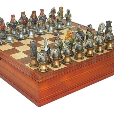 Set Mittelalterliche Büste Schachbrett aus Ahorn- und Walnussholz & Schachspiel Handbemalt aus Harz