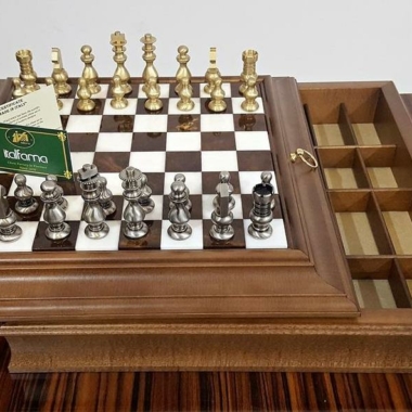 Alternative view of Französisches Stil-Set Schachbrett aus Massivholz und Alabasterplatte mit Stauraum & Schachspiel aus massivem Messing