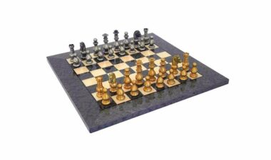 Set "Français II" Schachbrett aus grauem Ahornholz & Schachspiel aus massivem Messing