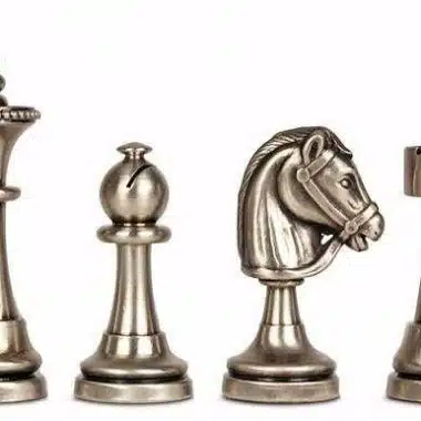 Set "Staunton Leder" Schachbrett aus echtem Leder & Schachspiel aus massivem Messing
