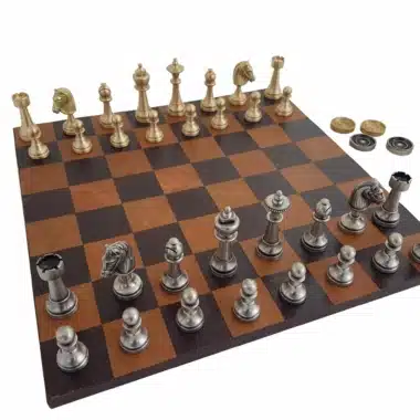 Komplettes Staunton-Schachset, gold- und silberfarbene Messingfiguren auf braunem Lederbrett