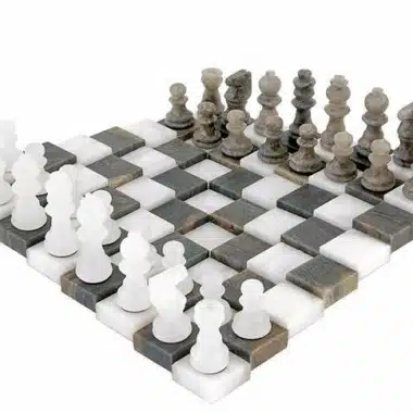 Set "Grau und Weiß" 3D-Schachbrett und Schachspiel aus Alabaster von Volterra