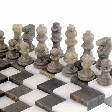 Set "Grau und Weiß" 3D-Schachbrett und Schachspiel aus Alabaster von Volterra