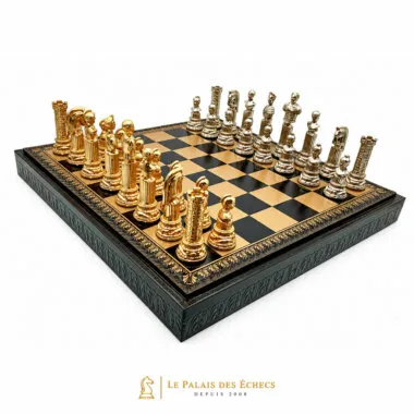 Empire Romain VI Set, komplettes Schachbrett mit goldenen und silbernen Figuren aufgestellt