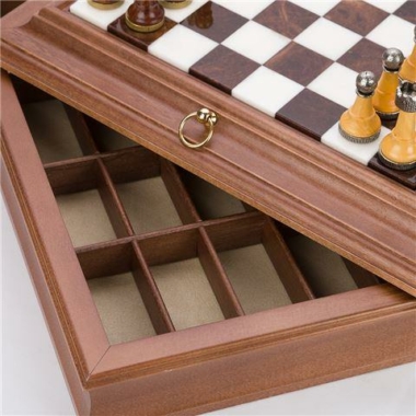 Alternative view of Schachbrett aus Massivholz und Alabaster mit Stauraum und Ringen