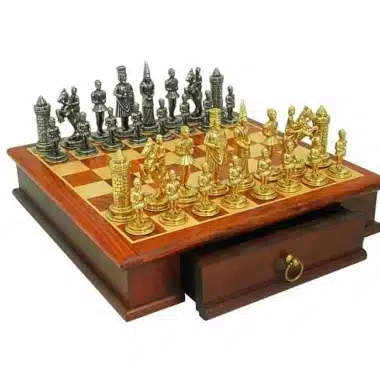 Camelot Set König Artus I Schachbrett aus Rosenholz & Schachspiel aus massivem Metall