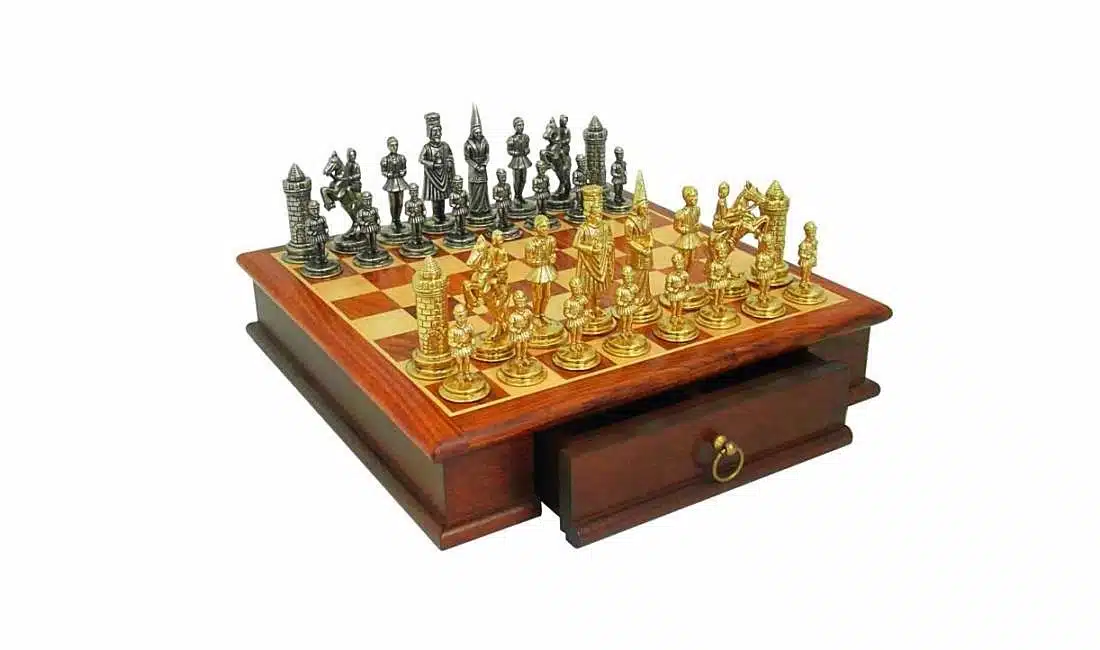 Camelot Set König Artus I Schachbrett aus Rosenholz & Schachspiel aus massivem Metall