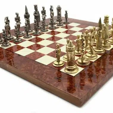 Camelot Set König Arthur VI Schachbrett aus Ulmen- und Heideholz und Schachspiel aus Metall