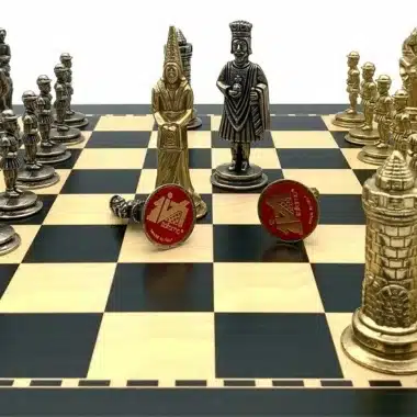 Alternative view of Camelot König Artus XI Set Holzschachbrett und Metallfiguren
