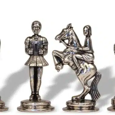 Silberne Camelot-Figuren, detaillierter Fußsoldat und Springer aus Metall