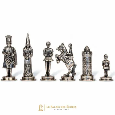 Schachfiguren Camelot in Silber, Soldat und Springer mit Reiterin im Detail