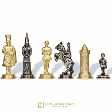 Schachfiguren Camelot in Gold und Silber, Bauer und Springer im Detail